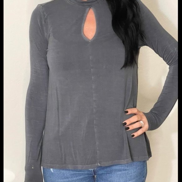 aerie Tops - Grey keyhole fit and flare top